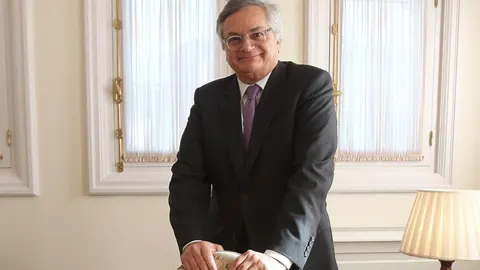 Moisés Naím, antes de la entrevista en Madrid