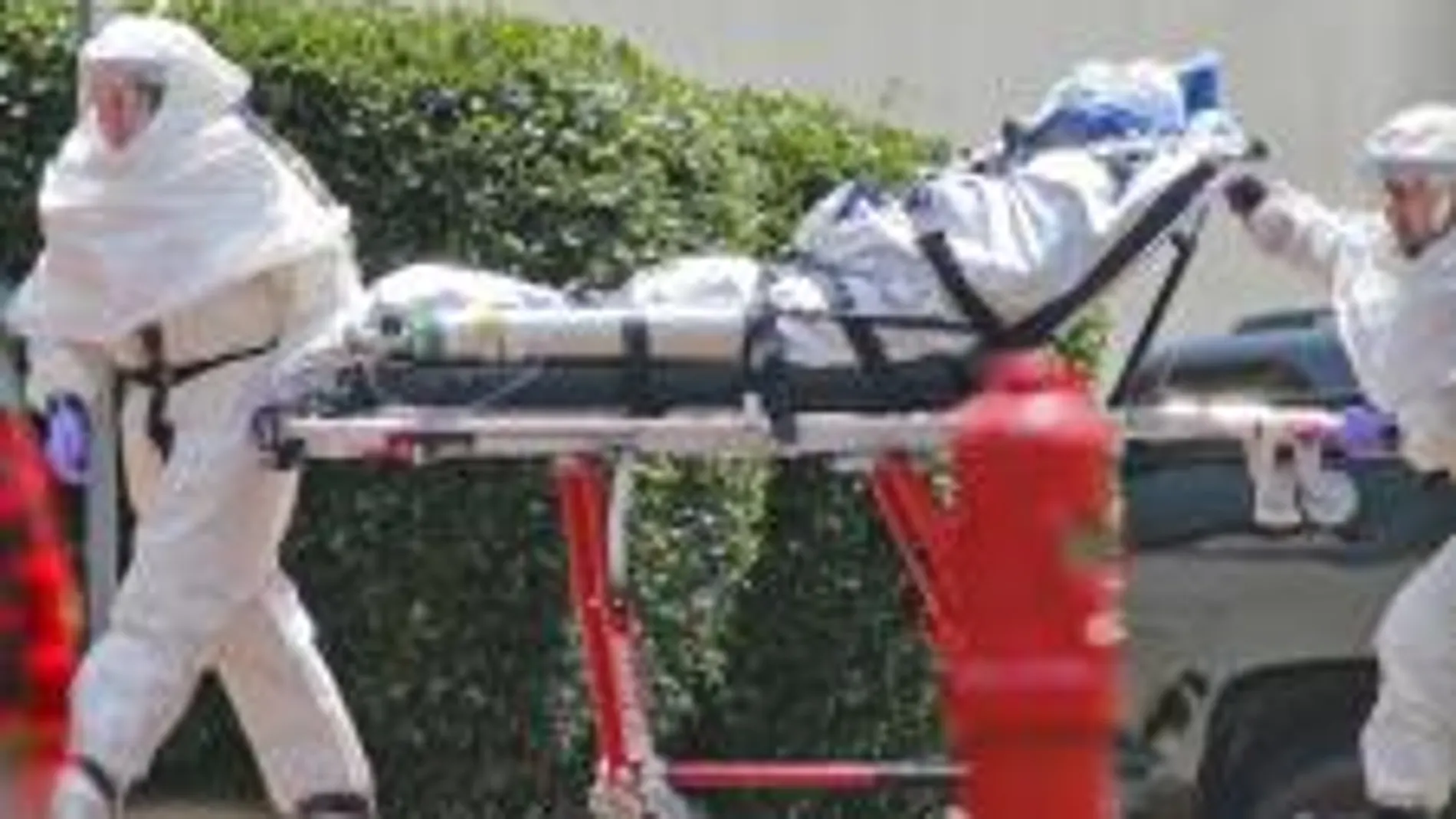 Traslado de la enferma de ébola Nancy Writebol en el hospital Universitario de Emory