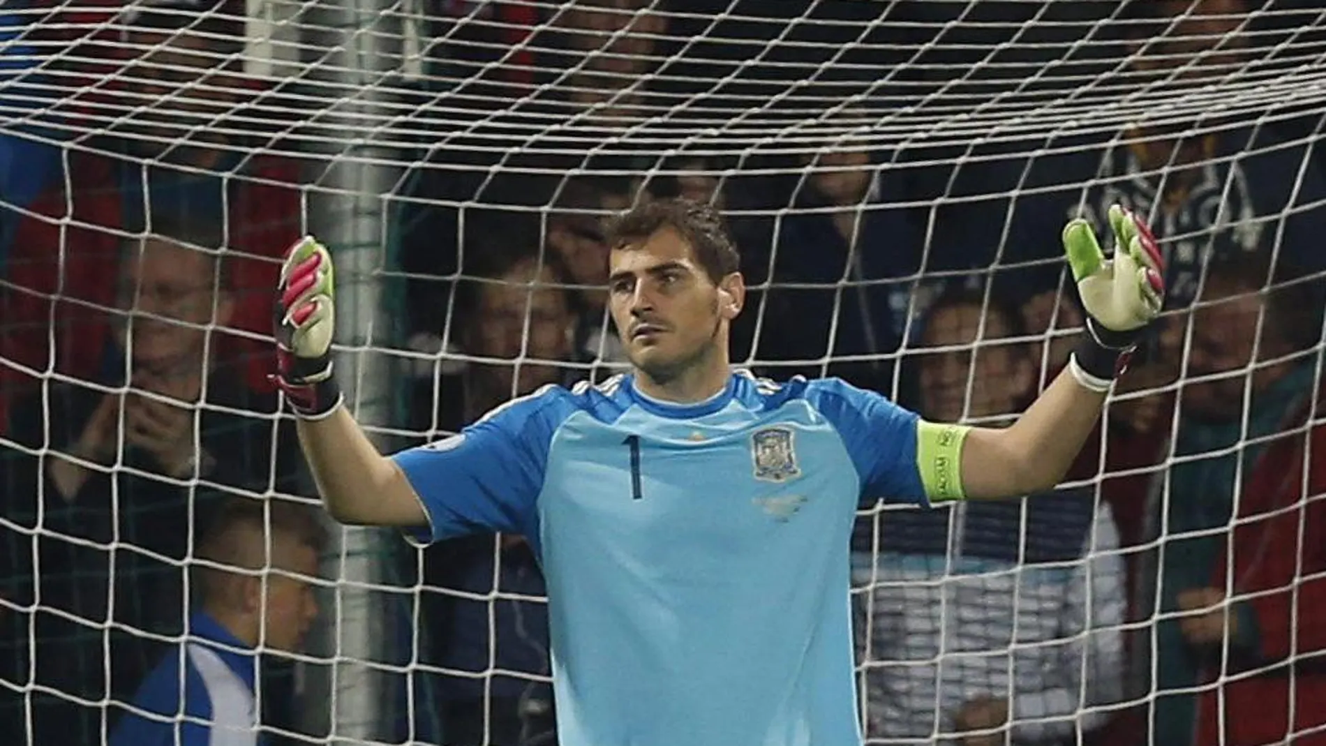 Iker Casillas, durante un partido con la Selección.