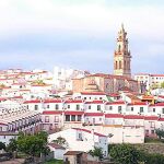 Situada entre encinares y ríos, en Jerez de los Caballeros los bellos palacios e iglesias se mezclan con el legado de los templarios y la Orden de Santiago.