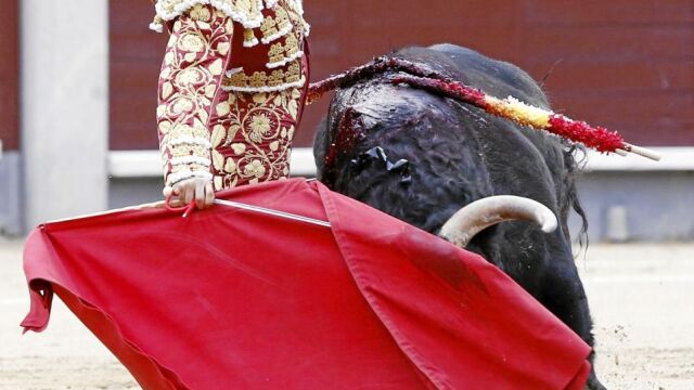 Uceda Leal, en un derechazo al primer toro de la tarde del que cortó una oreja