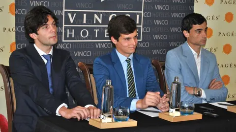 Los tres debutantes, durante la rueda de prensa