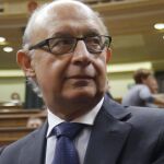 El ministro de Hacienda, Cristóbal Montoro, durante la sesión de control al Gobierno