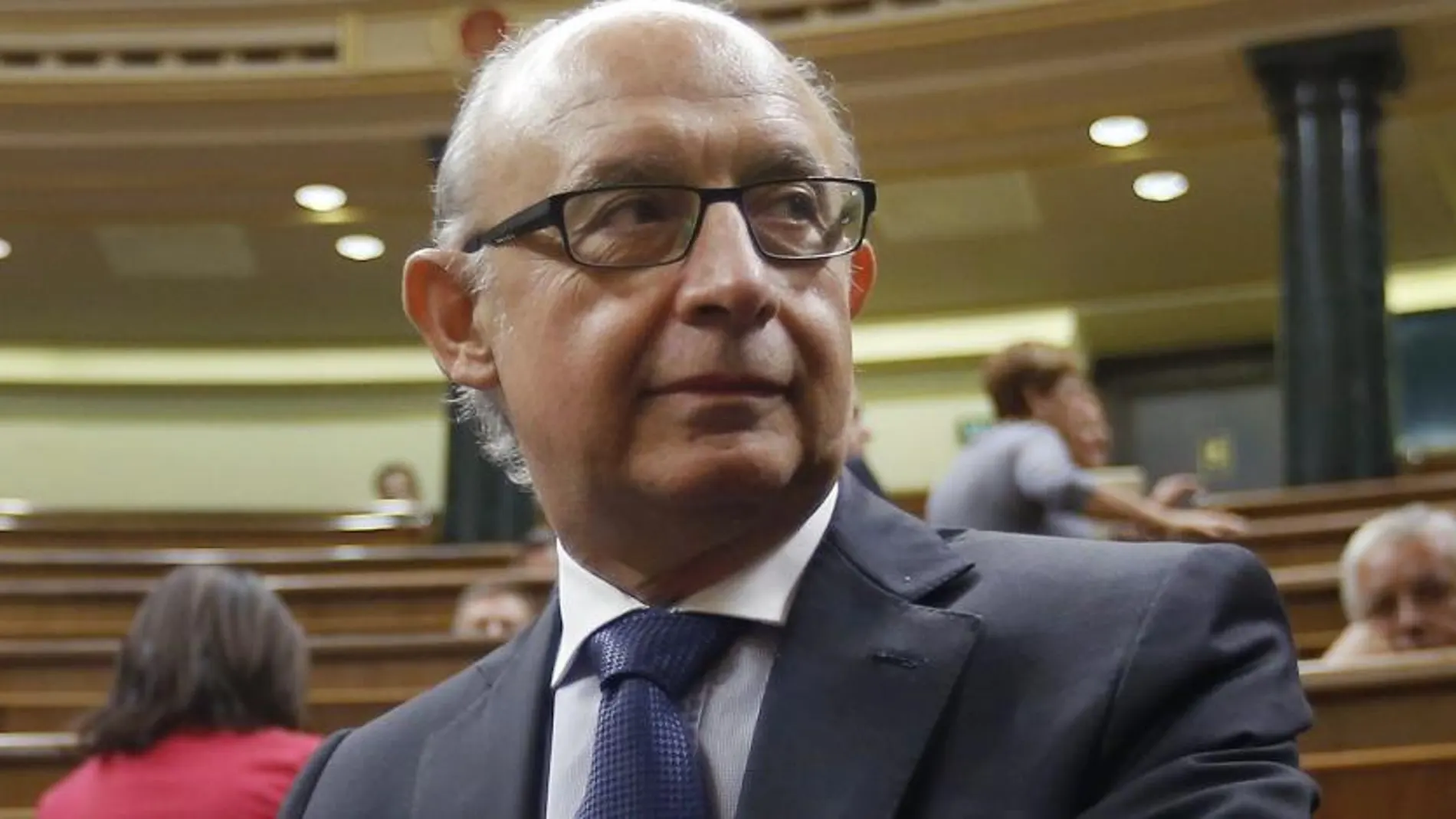 El ministro de Hacienda, Cristóbal Montoro, durante la sesión de control al Gobierno