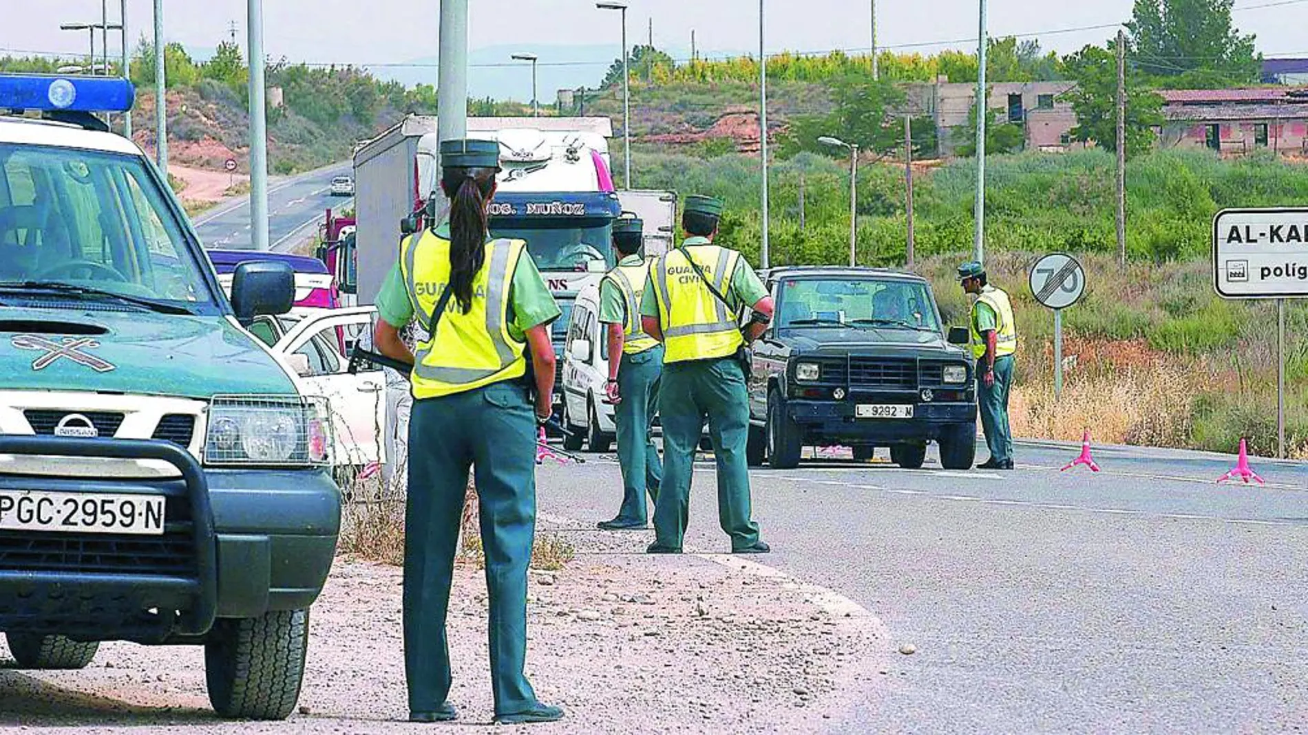 Agentes de la Guardia Civil realizan controles en Lleida