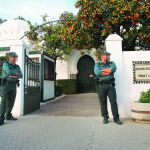 Registro de la Guardia Civil y detenido en la sede de Parques y Jardines