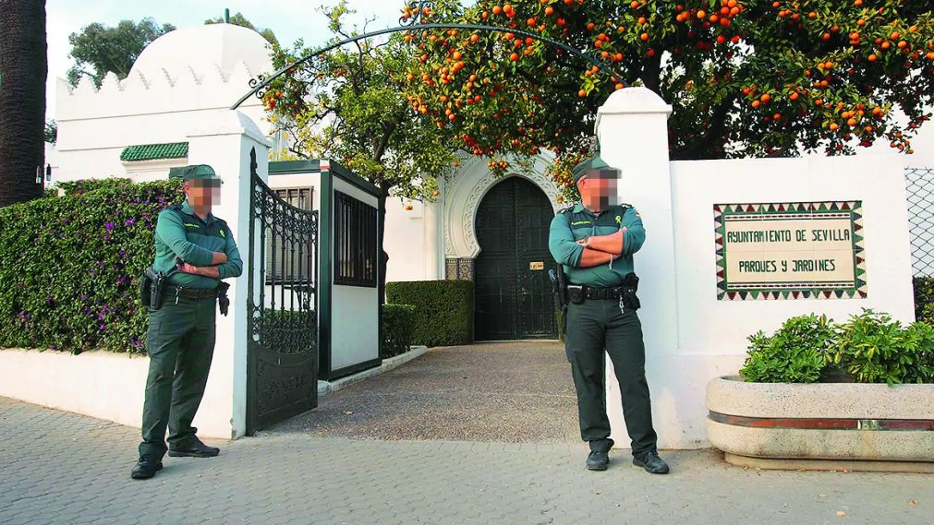 Registro de la Guardia Civil y detenido en la sede de Parques y Jardines