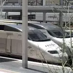 Trenes AVE en la estación de Alicante.
