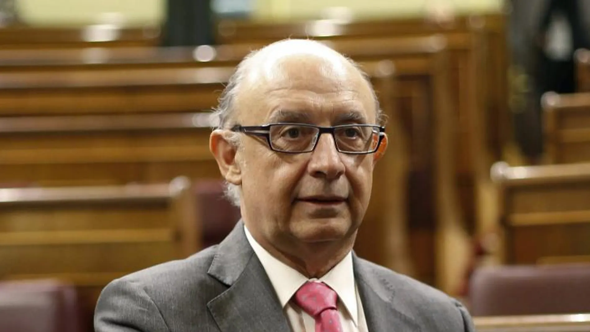 El ministro de Hacienda, Cristóbal Montoro, durante la sesión de control al Ejecutivo que hoy celebra el Congreso.