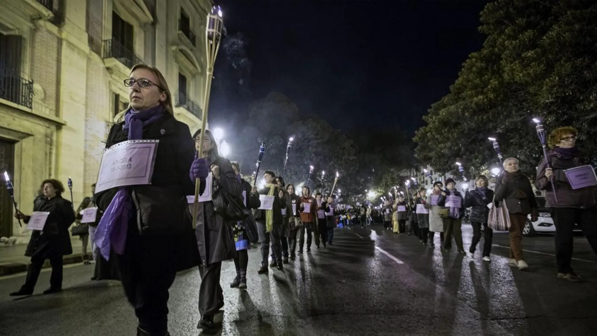 Decenas de mujeres marcharon contra la violencia machista