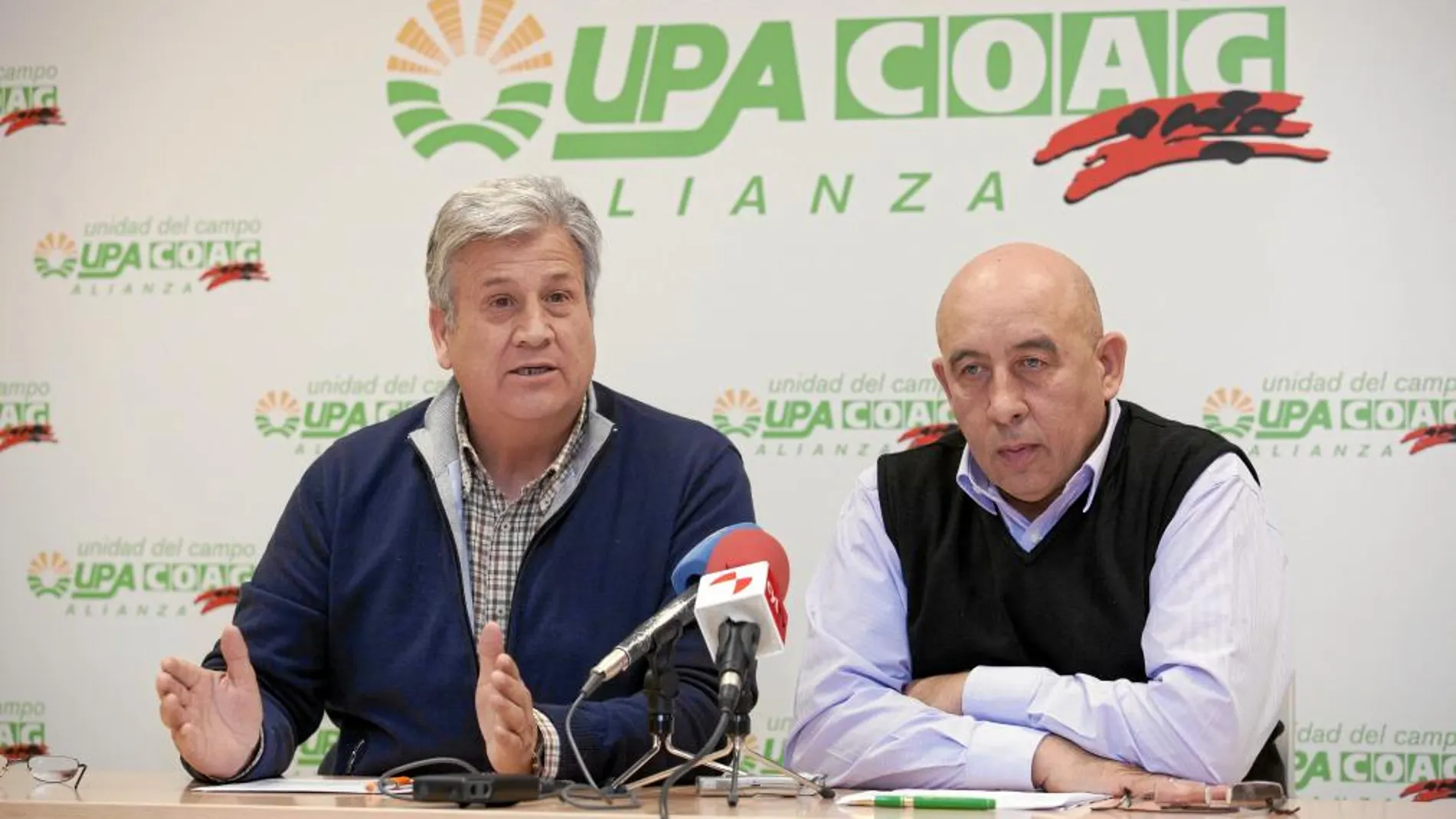 El secretario regional de UPA, Julio López, y el coordinador de COAG en Castilla y León, Aurelio Pérez