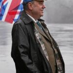 Salmond, junto a una bandera británica en el río Tay en Dunkeld