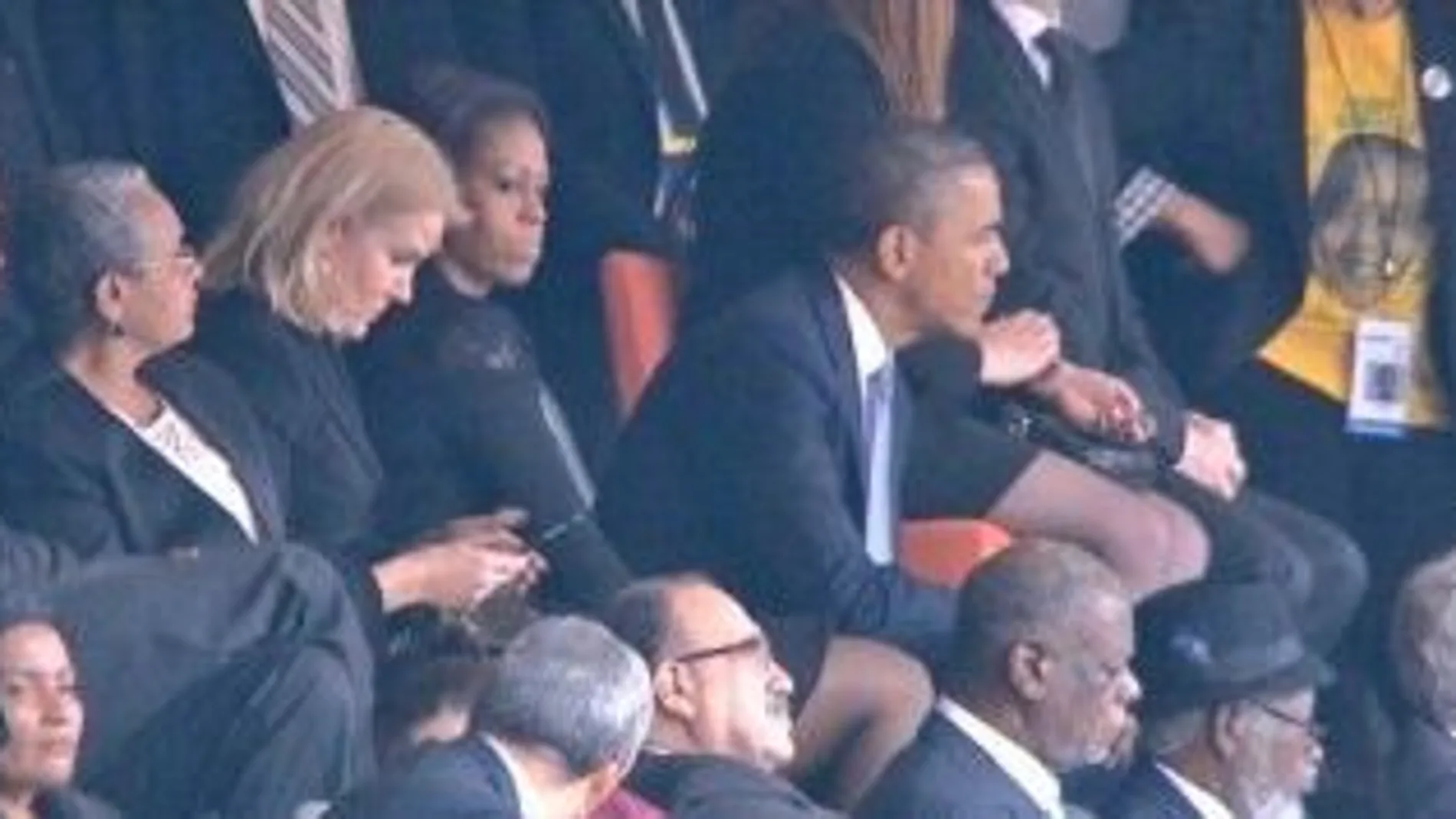 Michelle Obara acabó sentado entre su marido y la política danesa