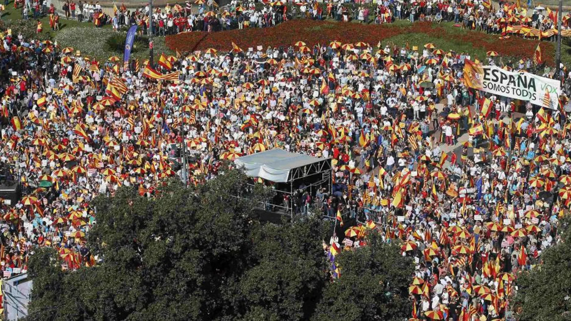 Vista de la Plaza de Cataluña donde se han concentrado miles de personas