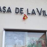 Arriba, el banderín español que no comparte espacio con el resto de enseñas