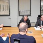 Tomás Villanueva con los representantes del sector del carbón en la Comunidad