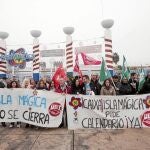 Los trabajadores de Isla Mágica portestan contra la empresa