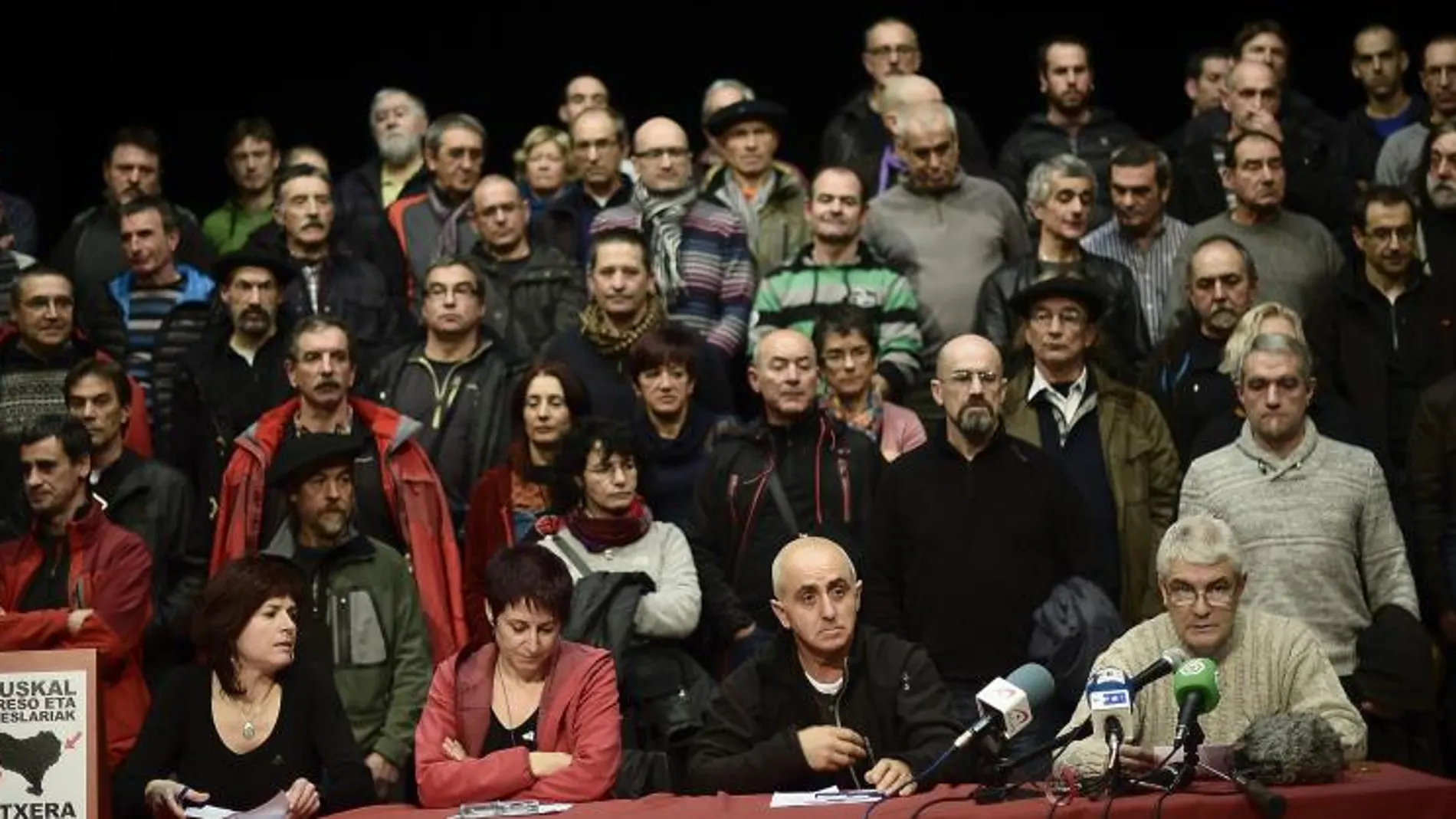 El Colectivo de Presos Políticos Vascos durante el acto en Durango con los etarras excarcelados a raíz de la derogación de la doctrina Parot