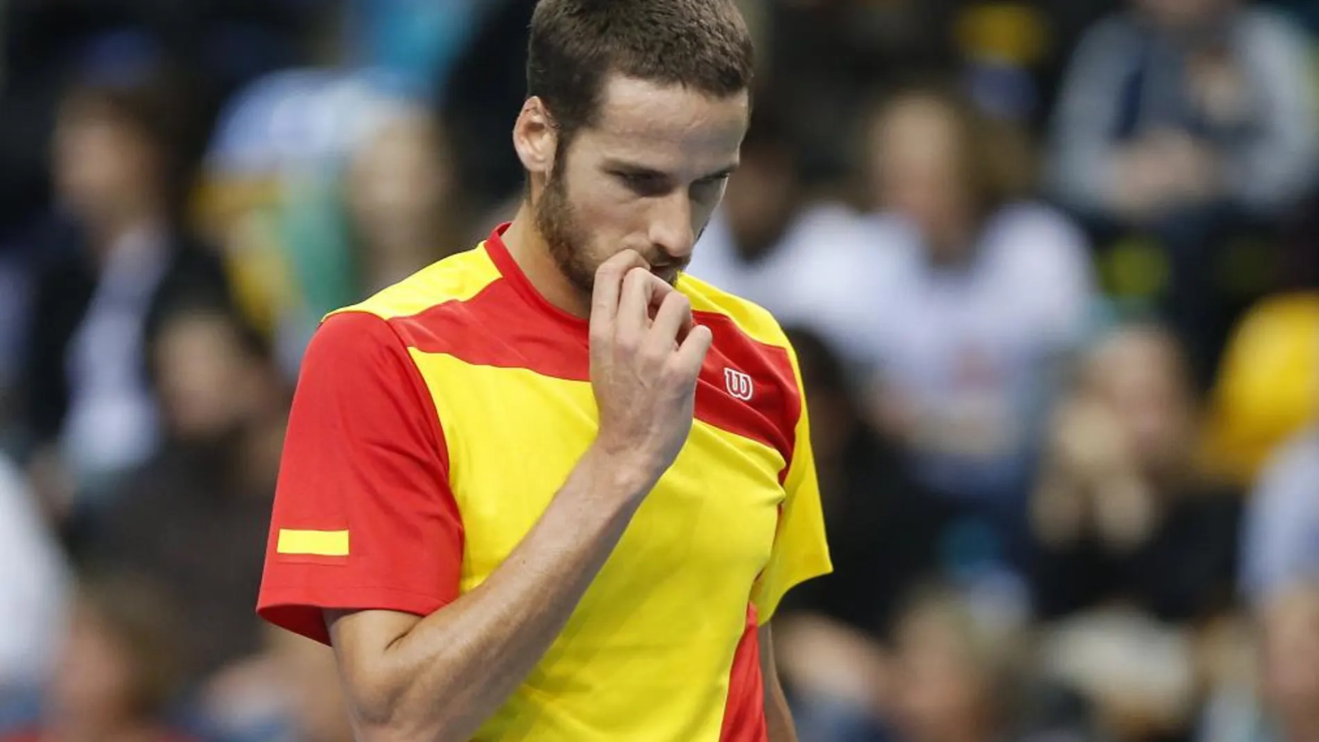 El tenista español Feliciano López se lamenta tras perder un punto frente al alemán Florian Mayer