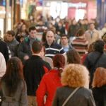 La adicción no distingue clases sociales. Los que padecen este trastorno compran en la Milla de Oro o en las tiendas multiprecios. La recompensa emocional es la misma