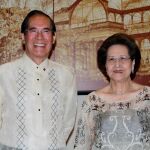 El embajador de Filipinas en España don Carlos C. Salinas, con su señora doña Isabelita J. Salinas