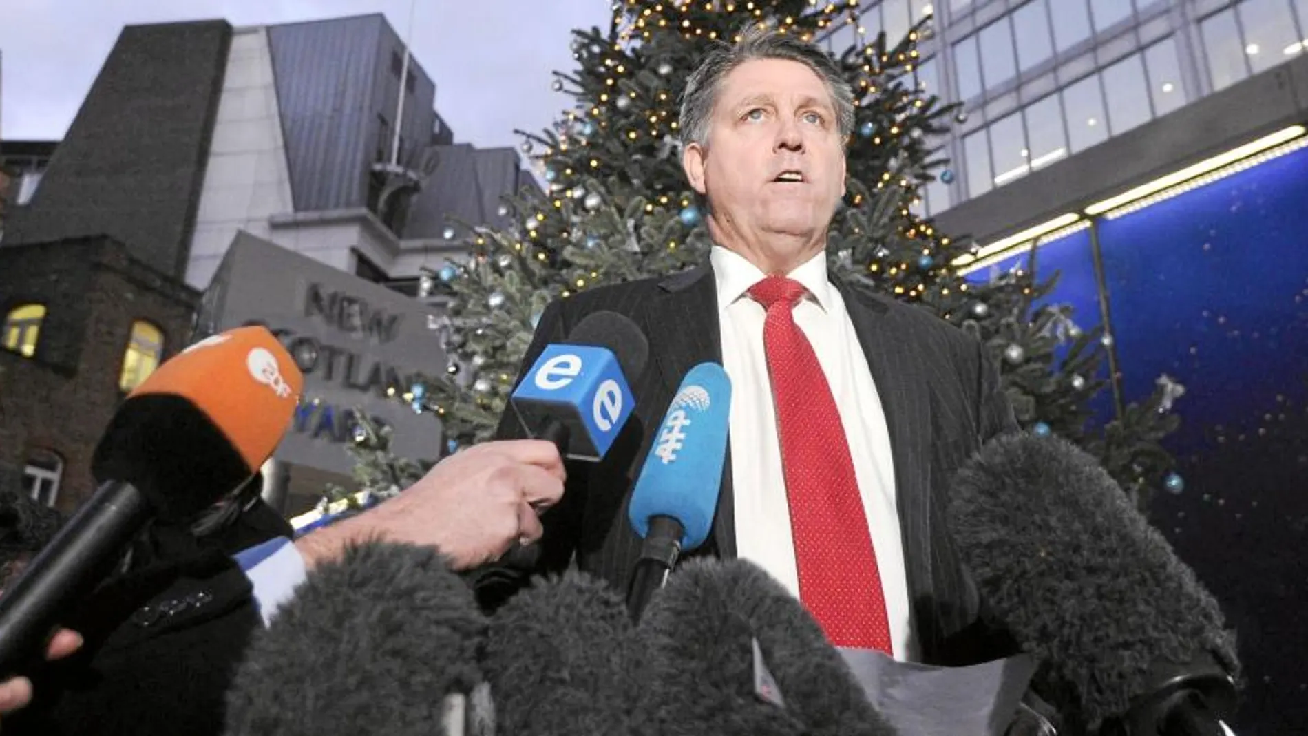 El inspector de la Policía Metropolitana de Londres, Kevin Hyland, atiende a la Prensa