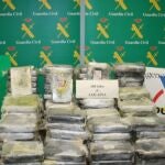 Incautados 228 kilos de cocaína en contenedores de bobinas de papel y bananas
