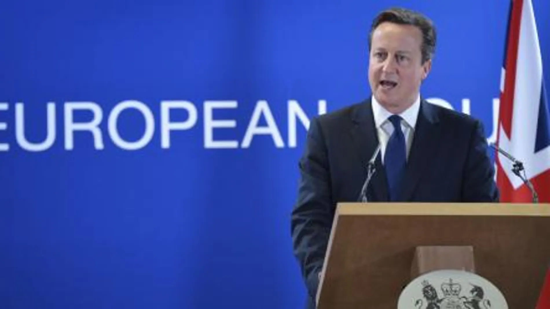 El primer ministro del Reino Unido, David Cameron, comparece en una rueda de prensa tras la cumbre de la Unión Europea en Bruselas