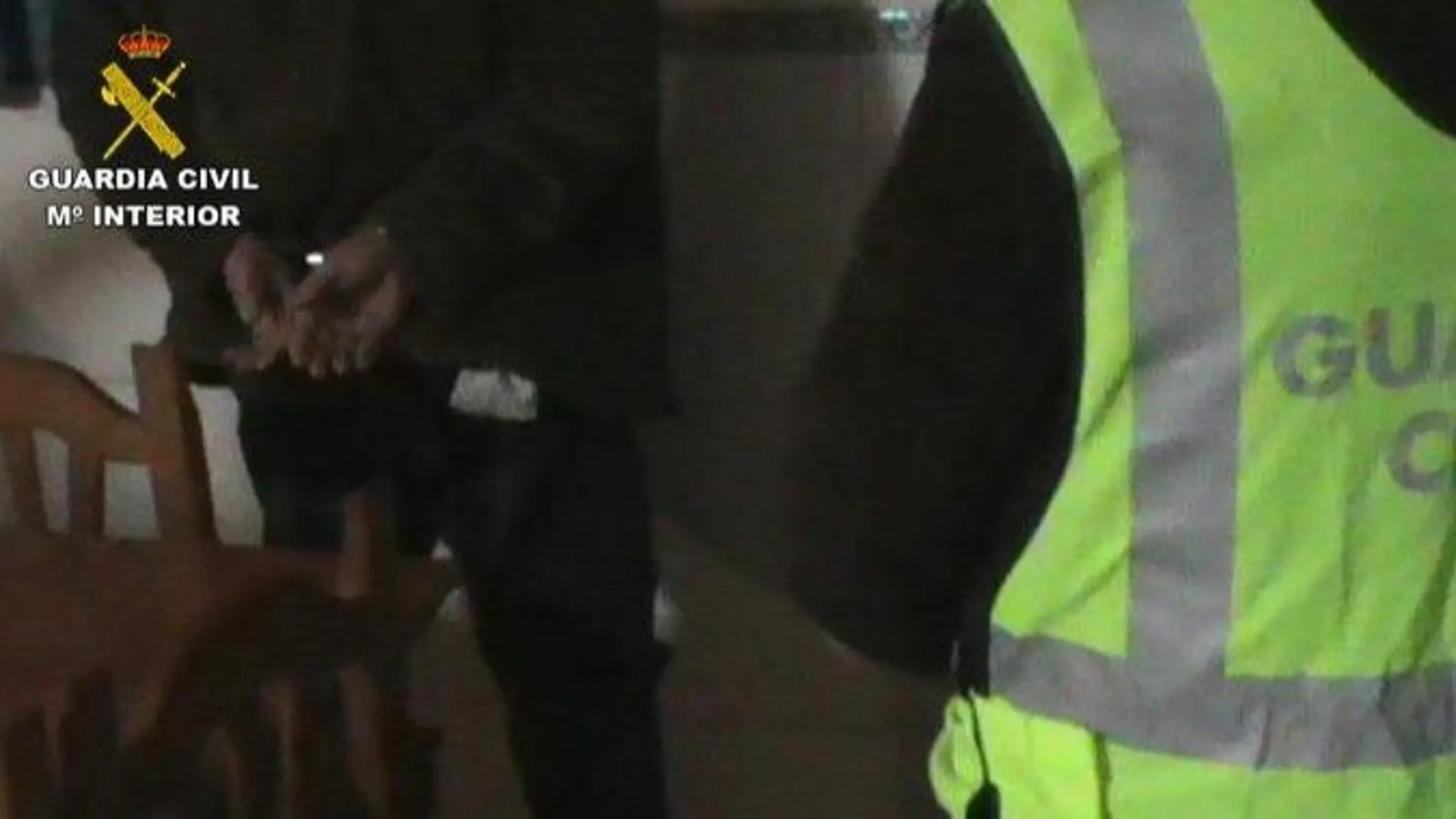 Fotografía facilitada por la Guardia Civil. Unidades especiales de este cuerpo han liberado esta madrugada en Lalín (Pontevedra) a un empresario gallego que llevaba varios días secuestrado