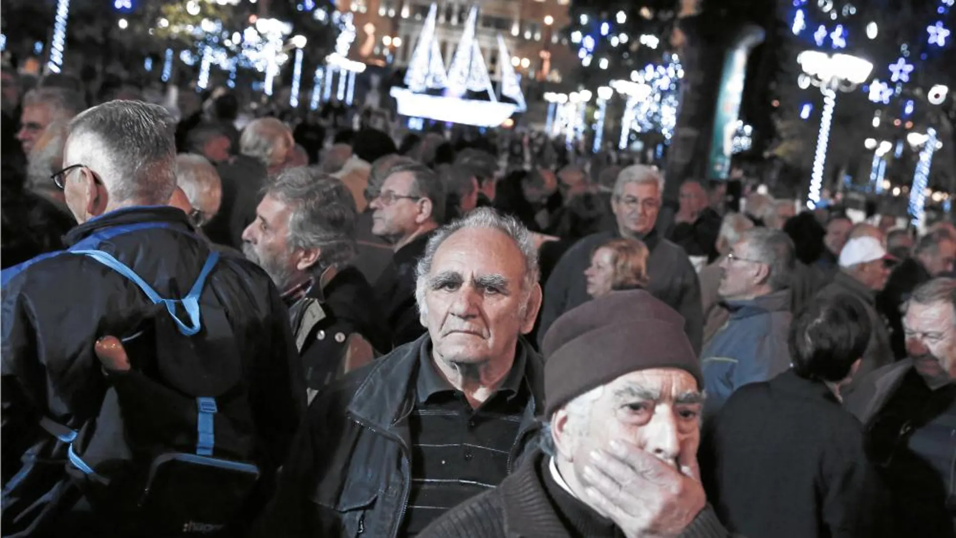 Las protestas se han concentrado fuera del ministerio de finanzas y del Parlamento griego, en el centro de Atenas
