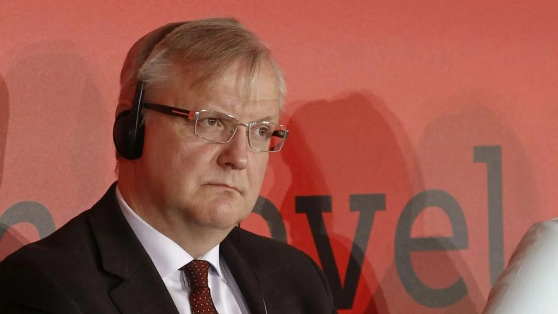El vicepresidente de la Comisión Europea (CE) y responsable de Asuntos Económicos y Monetarios, Olli Rehn, durante su participación en el grupo de debate