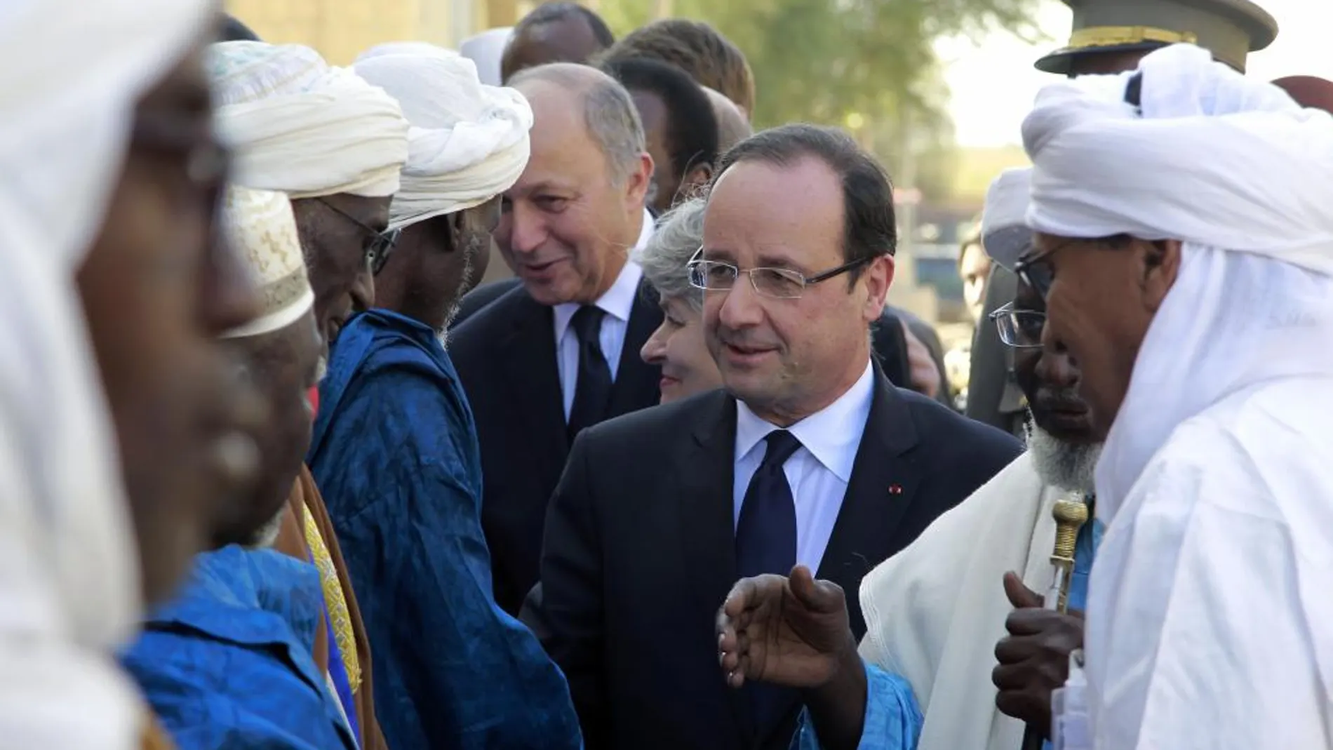 El presidene francés a su llegada a Timbuktu (Mali)