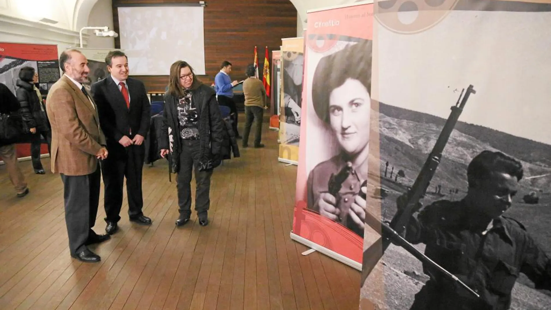 El director de Políticas Culturales de la Junta, José Ramón Alonso, durante la inauguración de la muestra en Valladolid