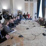 Imagen de archivo de una reunión del alcalde de Málaga, Francisco de la Torre, con representantes de la empresa