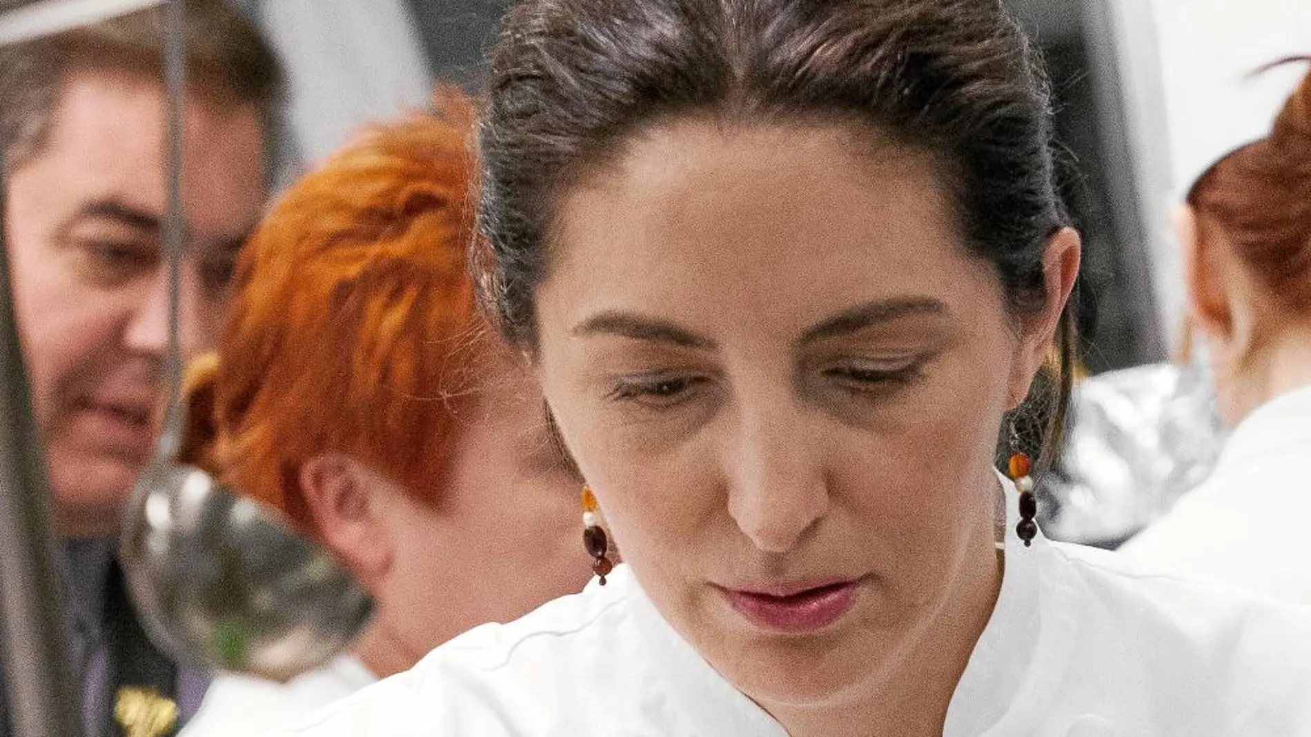 Elena Arzak, mientras ultima una de sus recetas