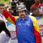 El presidente venezolano, Nicolás Maduro, en una concentración de motoristas, ayer, en Caracas