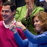 La vicepresidenta del Gobierno, Soraya Sáenz de Santamaría y el presidente del PP andaluz y candidato a la Presidencia de la Junta, Juanma Moreno.