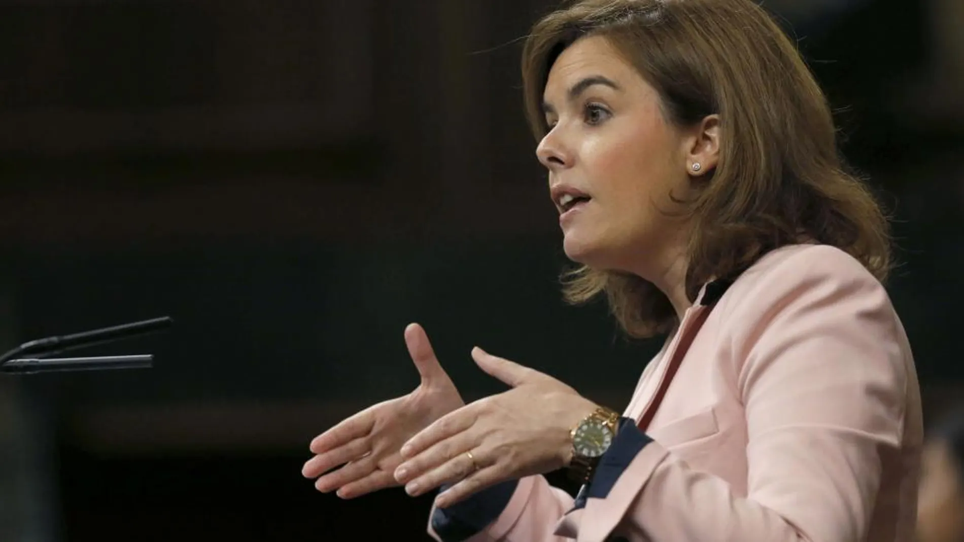 La vicepresidenta del Gobierno, Soraya Sáenz de Santamaría, durante su intervención hoy en el pleno del Congreso.