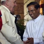 El Papa saluda al nuevo presidente electo de Sri Lanka, Maithripala Sirisena.