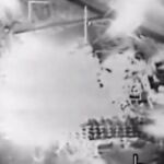 Imagen de un ataque aéreo de un avión de Estados Unidos contra una refinería en Siria.