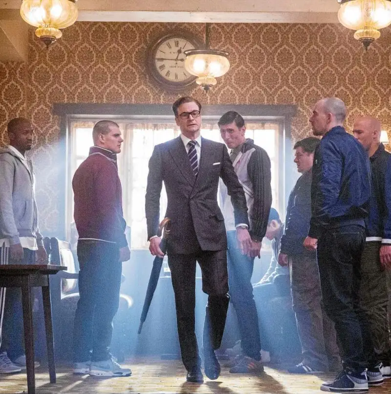 Colin Firth es un agente veterano; Taron Egerton (el nuevo chico de moda del cine inglés), un mafiosillo de barrio. Juntos relanzan en «Kingsman: Servicio secreto» el género de espías en un film con sabor a cómic