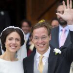 El príncipe Jaime de Borbón y su esposa, el día de su boda.