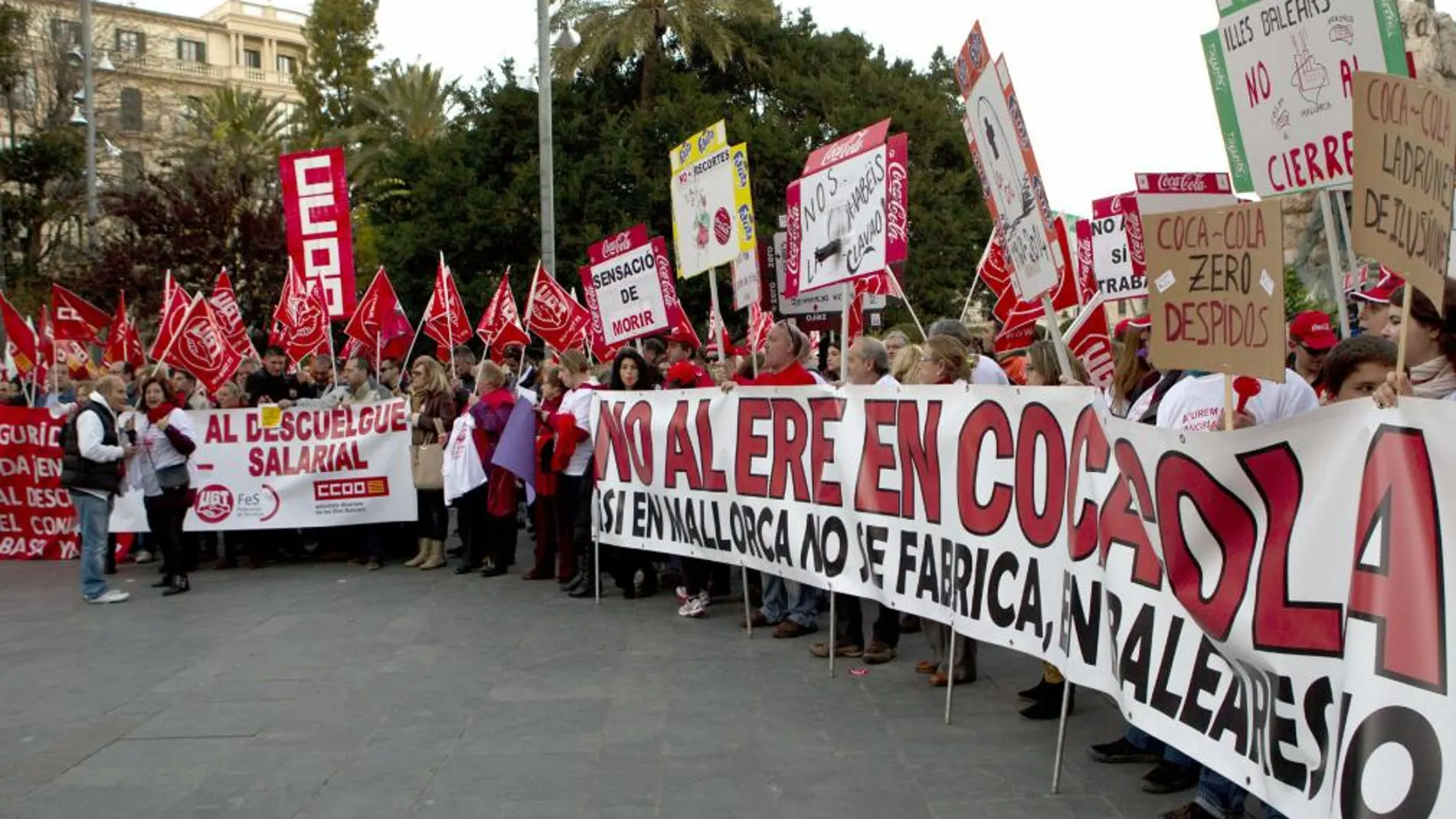 Los trabajadores de Coca-Cola se manifiestan ante los Juzgados de Palma