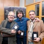 Paco Cifuentes presentó su poemario «Solo Tramoamarte» arropado por Juan José Téllez y Romualdo Carnero en el Ateneo de Sevilla