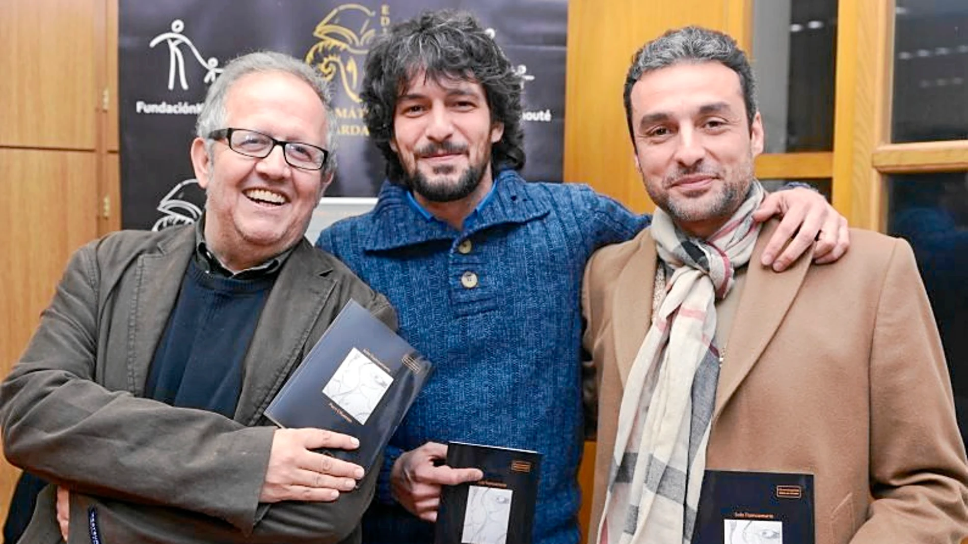 Paco Cifuentes presentó su poemario «Solo Tramoamarte» arropado por Juan José Téllez y Romualdo Carnero en el Ateneo de Sevilla