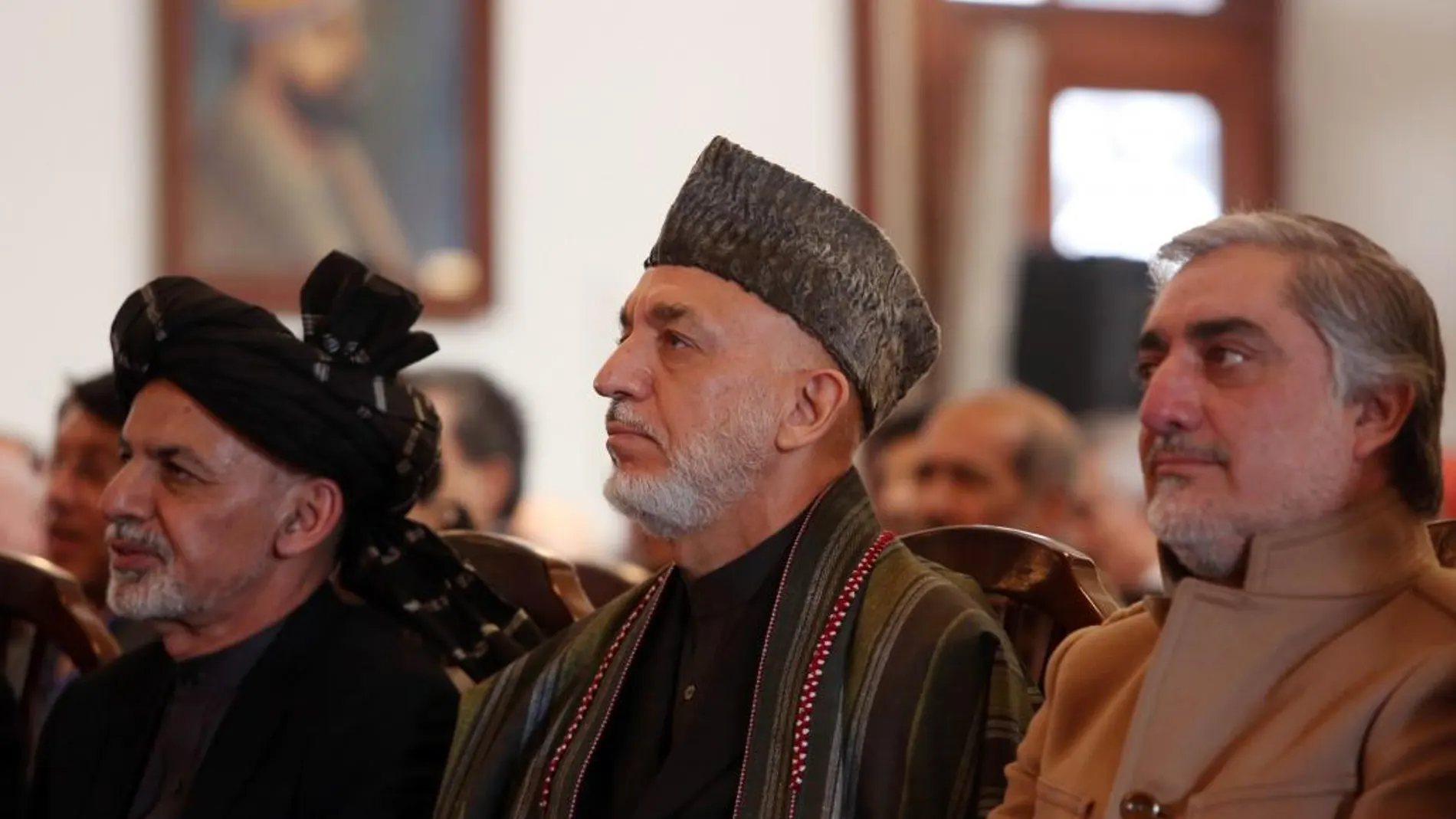 El presidente afgano, Ashraf Ghani , el ex presidente Hamid Karzai , y el presidente ejecutivo de Abdullah Abdullah