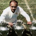 Alfredo di Stefano, con las cinco Copas de Europa que ganó con el Real Madrid.