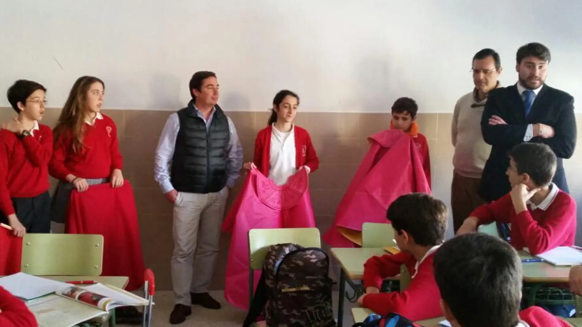 El toreo se acerca al colegio en Cáceres