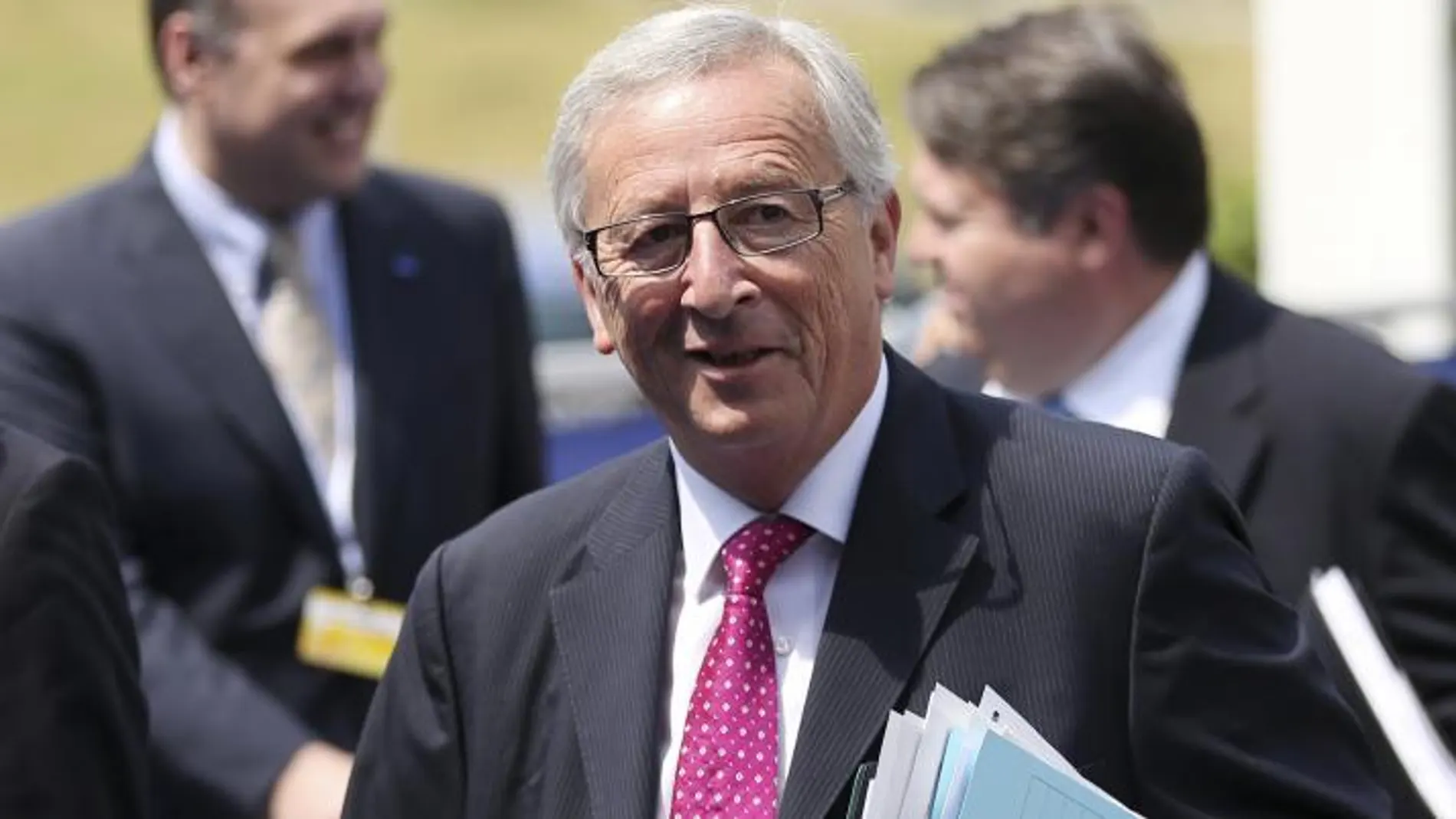 Jean-Claude Juncker llega a la reunión del Partido Popular europeo ayer, 26 de junio, en Kortrijk.