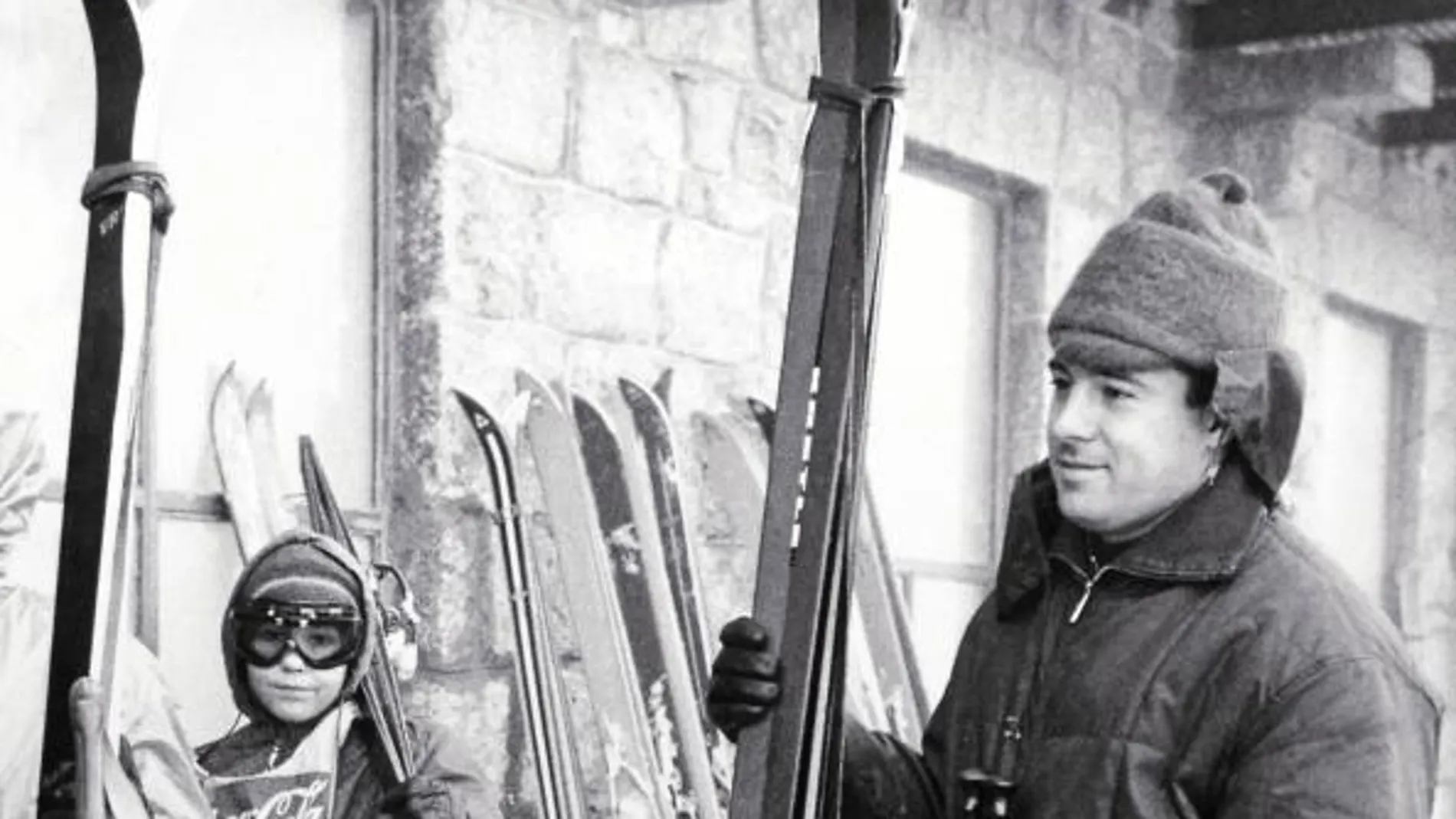 El duque de Cádiz, durante un viaje de esquí en la década de los setenta